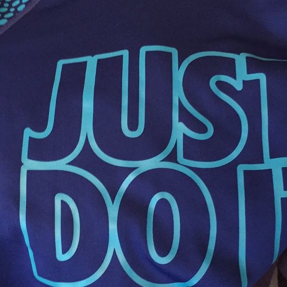 Nike hooded sweatshirt - Picture 3 of 8